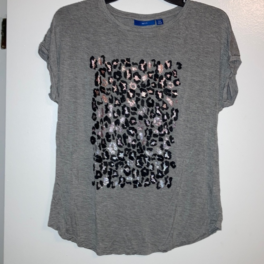 APT.9 Petite Women’s Medium Animal Print Beaded Crew Neck Relaxed Shirt
